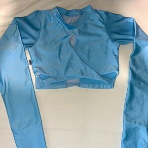 Activewear: long sleeve cropped top